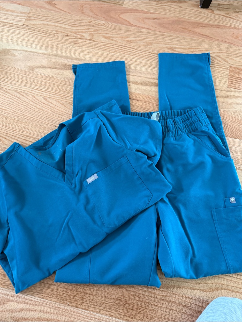 Figs Teal Technical Scrub Top And Pants